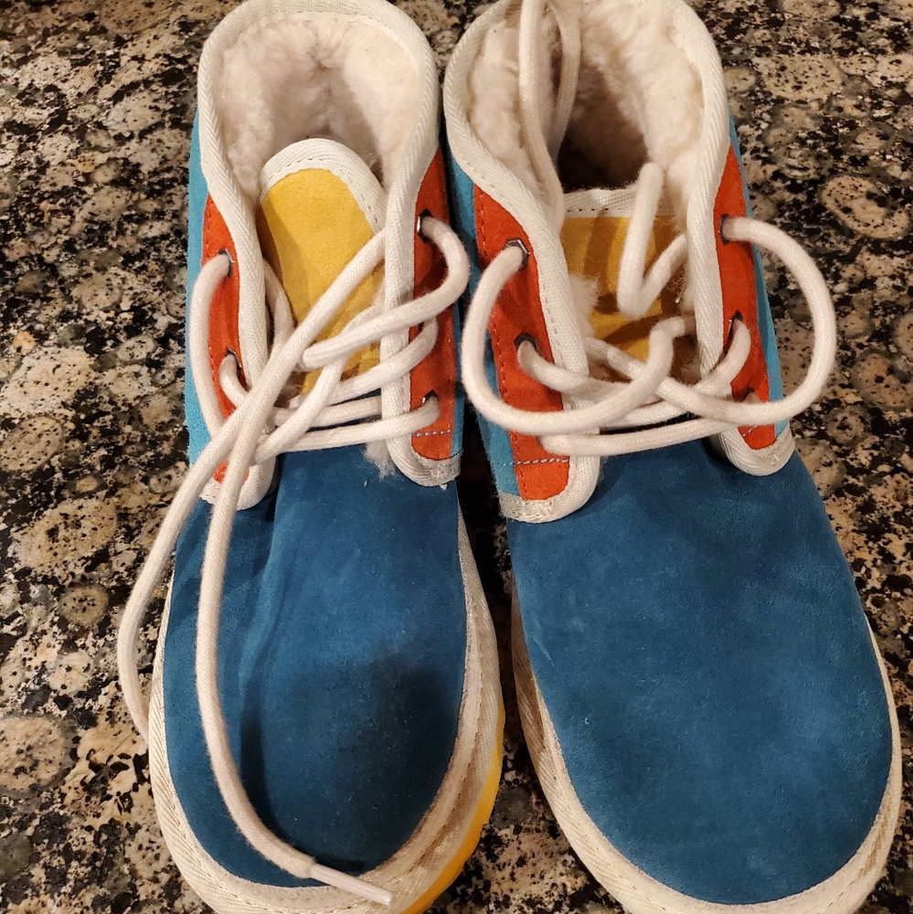 Ugg Neumel sherpa lined bootie EUC